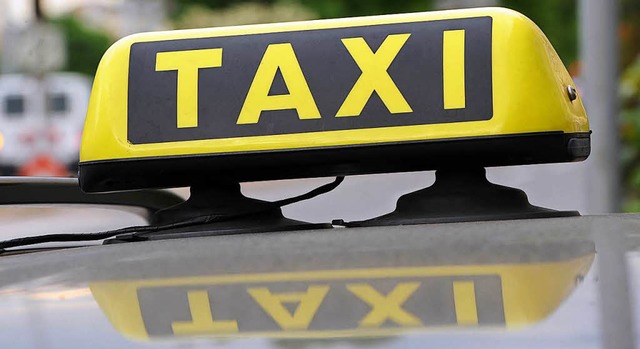 Bereits jetzt ist Taxifahren in Freibu...Taxifahrer frchten weniger Fahrgste.  | Foto: dpa
