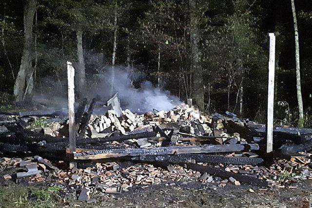 Htte im Wald ber Kandern brennt ab