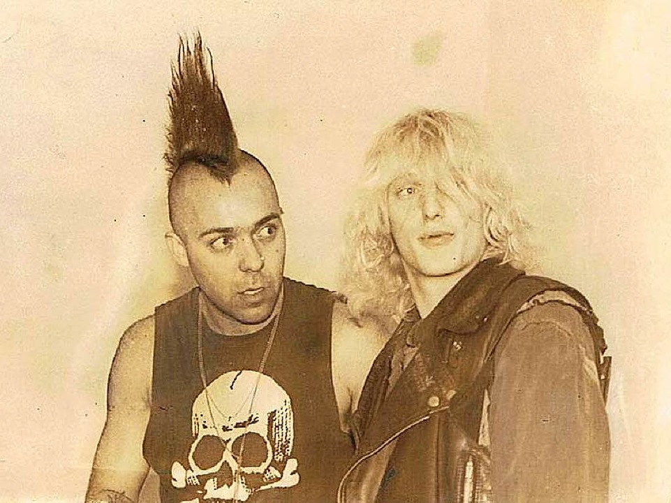Mitch (rechts) im Jahr 1988  mit Watti...n der Band &#8222;The Exploited&#8220;  | Foto: Privat