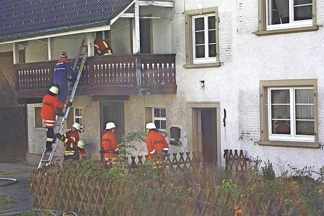 Feuerwehrkameraden zeigen ihr fachliches Knnen