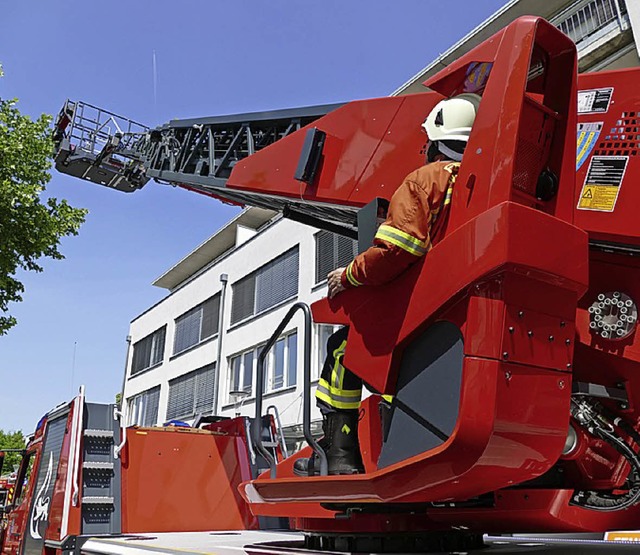 Die Drehleiter der Weiler Feuerwehr bei einem Einsatz | Foto: Langelott Die Drehleiter der Weiler Feuerwehr bei einem Einsatz | Foto: Langelott