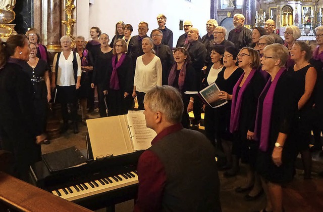 Zum gemeinsamen Gesang vereinten sich ...he Gastchor in der Kirche St. Gallus.   | Foto: Anne Freyer