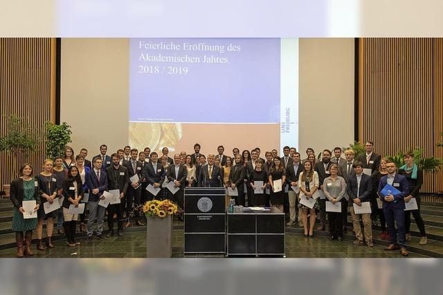 Uni-Rektor Schiewer eröffnet des Akademischen Jahr im Audimax