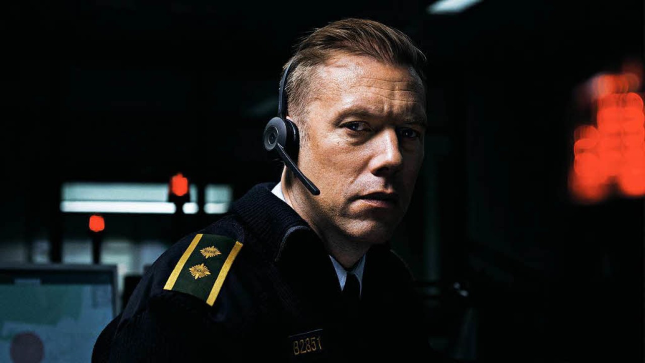 Was passiert da?  Polizist Asger  (Jakob Cedergren).  | Foto: nfp