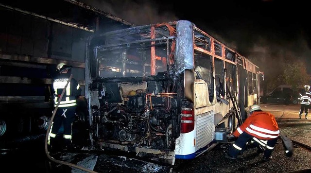 In der Nacht zum Sonntag ist in Seelbach ein Bus ausgebrannt.  | Foto: Wolfgang Knstle