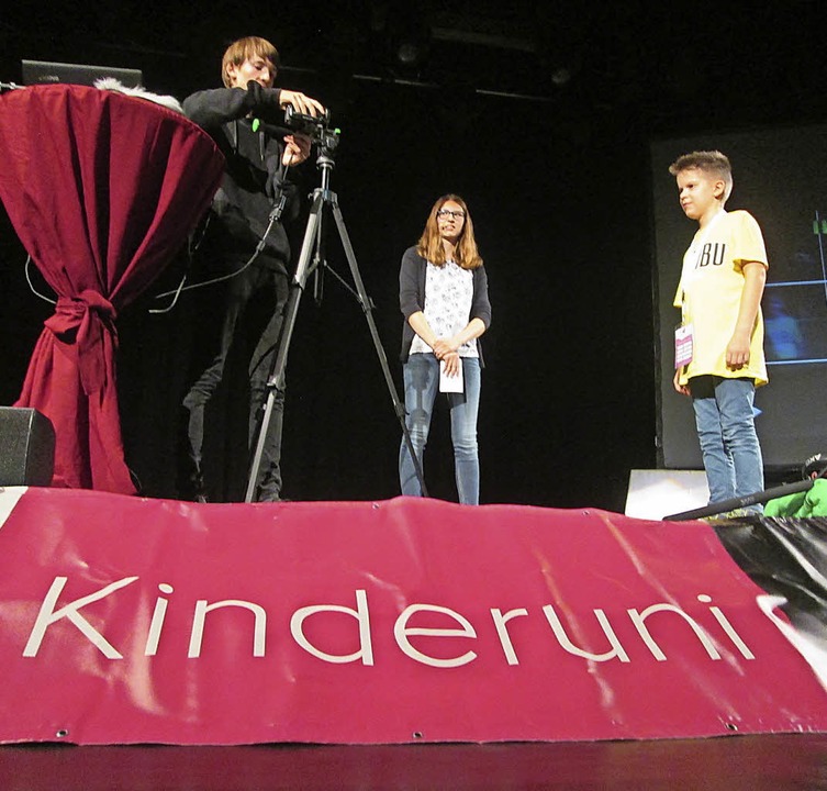 Kameraperspektiven verstndlich gezeig...kob Stolze mit Luka aus dem Publikum.   | Foto: Hilko Meine