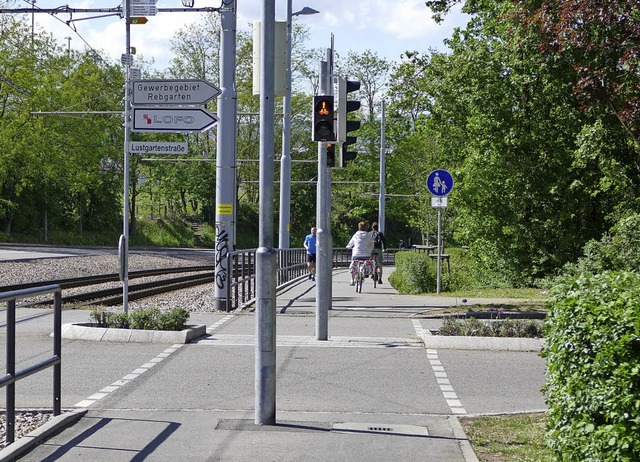 Das Nebeneinander von Straenbahn, Fu...ehr fhrt immer wieder zu Problemen.    | Foto: Langelott