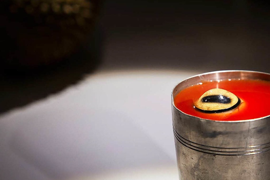 Das Schafsauge in Saft ist zumindest optisch ein Hingucker. (Foto: Anja Barte Telin, https://www.anjabartetelin.com) Das Schafsauge in Saft ist zumindest optisch ein Hingucker. (Foto: Anja Barte Telin, https://www.anjabartetelin.com)