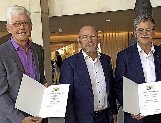 Jrgen Wiechert, Minister  Winfried Hermann und Michael Pantze (von links)    | Foto: Barbara Jacquesson