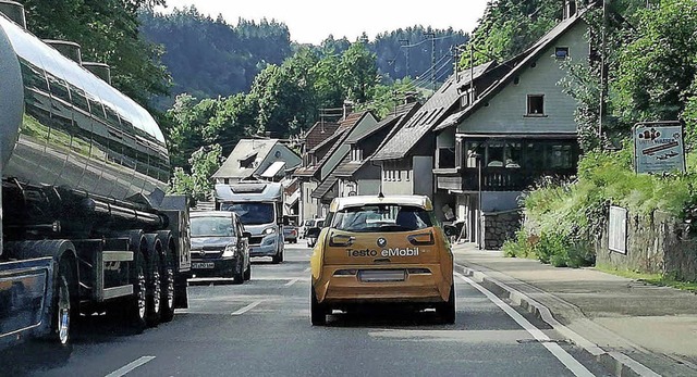 In Falkensteig soll es ruhiger werden:...mit einer Geschwindigkeitsbegrenzung.   | Foto: Markus Donner