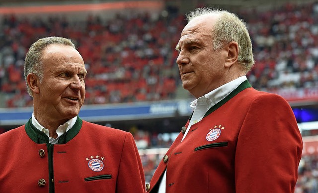 Abteilung Attacke: Uli Hoene (rechts)...Heinz Rummenigge sahen wieder mal rot.  | Foto: Archivfoto: AFP