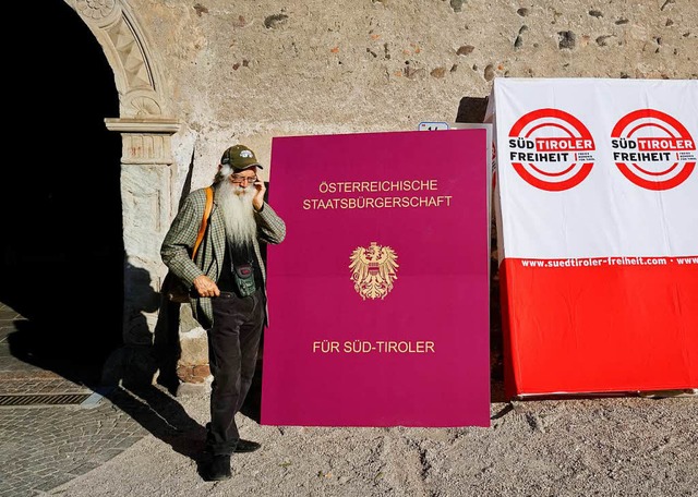 Wahlwerbung der Partei Sdtiroler Freiheit &#8211; mit sterreichischem Pass   | Foto: Max Intrisano