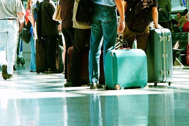 Passkontrollen verursachen am Euroairport lange Wartezeiten