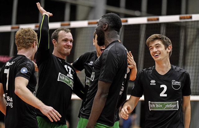 Gro war die Freude bei den Volleyball... dem 3:1-Sieg gegen Aufsteiger Gotha.   | Foto:  Seeger