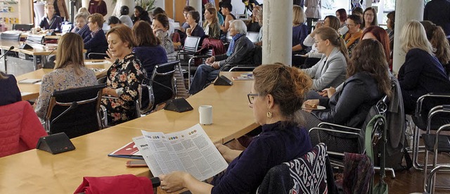 Rund 80 Frauen lieen sich im Rathaus ...iten des Wiedereinstiegs informieren.   | Foto: Sindlinger