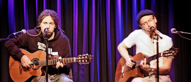 Simon und Jan  nehmen den Alltag mit seinen Tcken bissig aufs Korn.   | Foto: Ansgar Taschinski