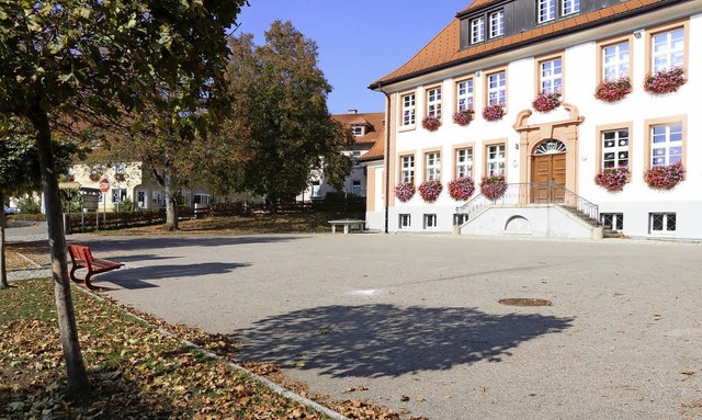 Auf dem Schulhof der Grundschule solle...Bereichen der Asphalt entfernt werden.  | Foto: Dorothe Kuhlmann