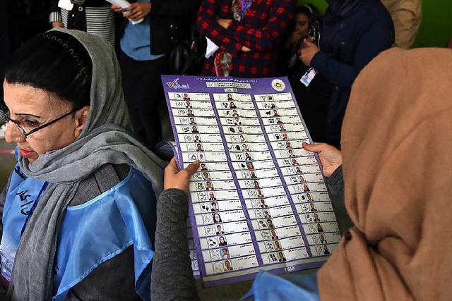Trotz Chaos und Terror beteiligten sic...le Afghaninnen an der Parlamentswahl.   | Foto: dpa