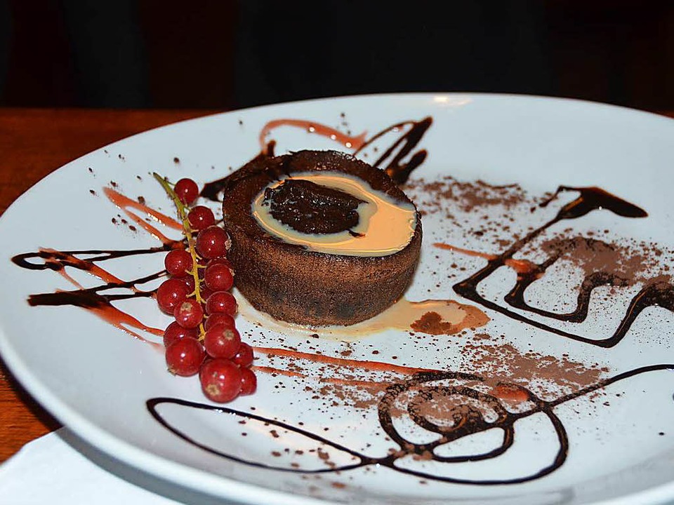 Als Dessert gibt&#8217;s  Schokokchle mit flssigem Kern  | Foto: Manuel Fritsch