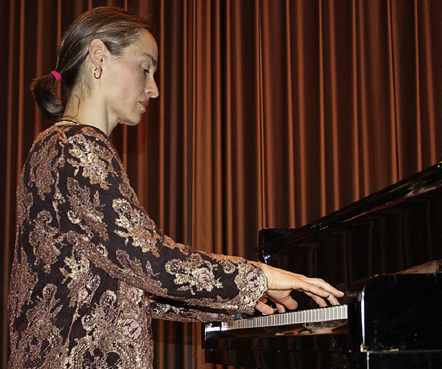 Ulrike Hfer am Klavier  | Foto: Hildegard Karig