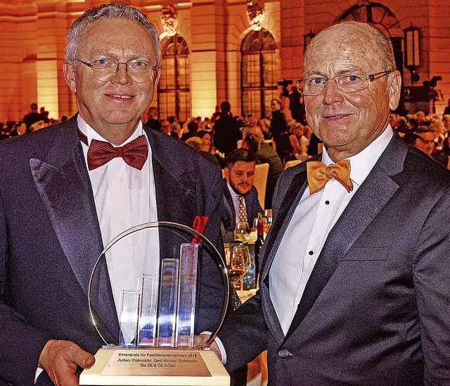 Gerd (links) und Jochen Stotmeister vo...Entrepreneur of the Year 2018&#8220;.   | Foto: RedCarpetReports