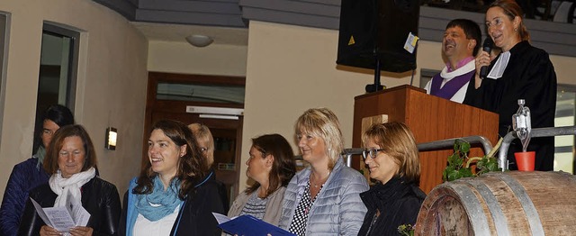 Pfarrerin Julia Mack und Georg Mattes beim Sonntagsgottesdienst.   | Foto: Roland Vitt