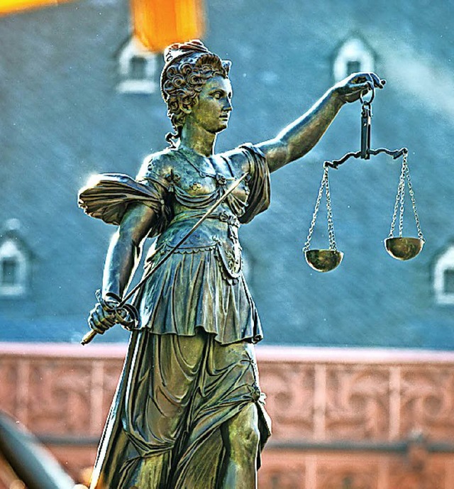 Der Schopfheimer &#8222;Koffer-Fall&#8220; beschftigt Justitia seit lngerem.  | Foto: Symbolfoto: Frank Rumpenhorst (dpa)