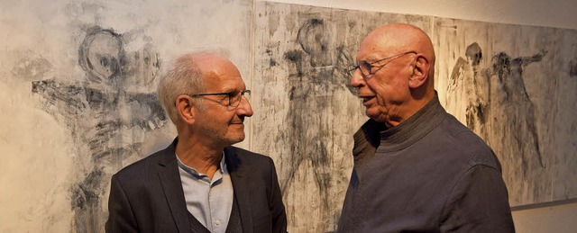 Rainer Mertens vom Kunstforum Hochschw...n Volker Ellwanger  zeigen zu knnen.   | Foto: Volker Rothfu