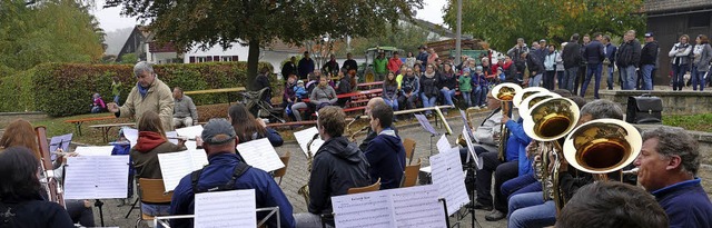 Das Platzkonzert des Musikvereins Egri...em Feuerwehrschopf fand guten Anklang.  | Foto: SENF