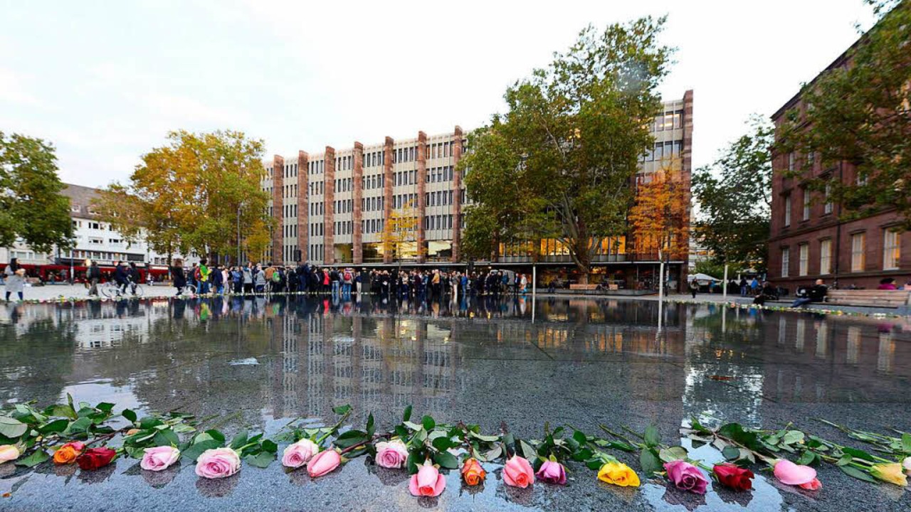 349 Rosen erinnern an die  jdischen F... 1940 von den Nazis deportiert wurden.  | Foto: Ingo Schneider
