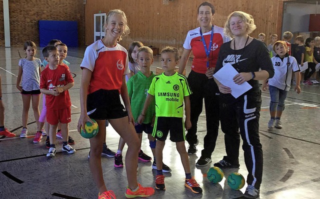 <BZ-FotoAnlauf>Handball </BZ-FotoAnlau... Seelbacher Zweitklssler mitmachten.   | Foto: Schule