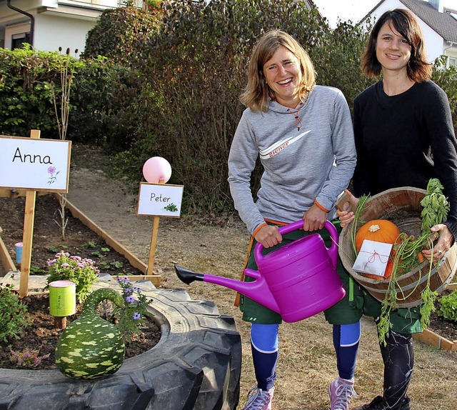 Die Initiatorinnen des Schulgartens si... Rosner (rechts) und Veronika Gertzen.  | Foto: Schneberg