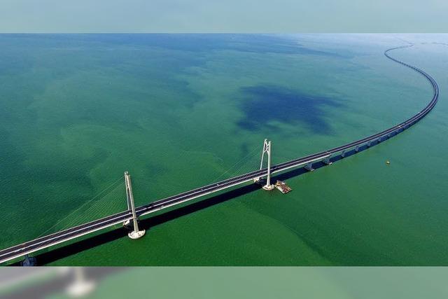 Umstrittene Rekordbrücke eingeweiht