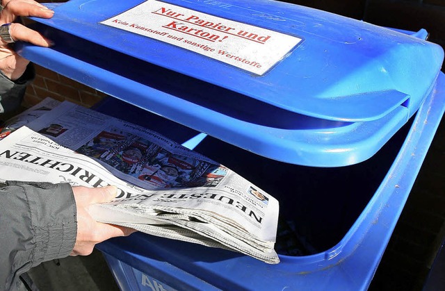 Konkurrent bei der Altpapiersammlung: die blaue Tonne   | Foto: Symbolfoto: dpa