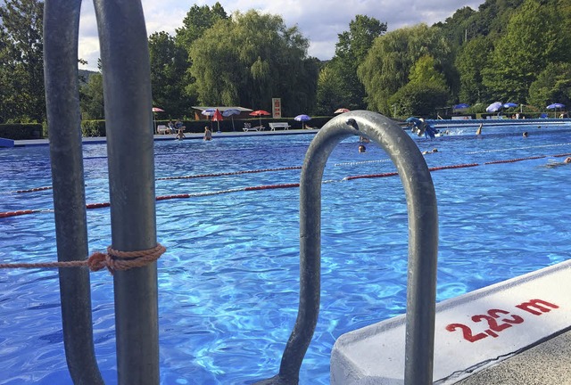 Das Freibad ist gerettet. Auch in der ...t wird, muss noch entschieden werden.   | Foto: Juliane Schlichter