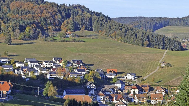 Der Biederbacher Ortsteil Dorf: Der we...liegt rechts der Strae zum Mersberg.   | Foto: Bayer