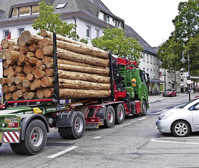 Der Schwerverkehr soll aus der Hauptstrae heraus.   | Foto: Peter STellmach