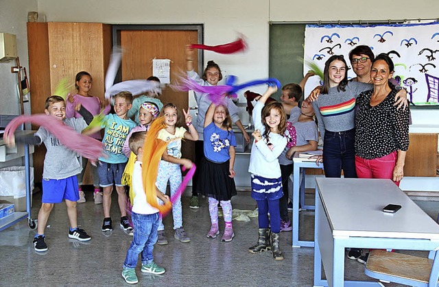 Die Kinder ben  im Theaterkurs der VH...obst (Dritte von rechts) untersttzt.   | Foto: Ursula Ortlieb