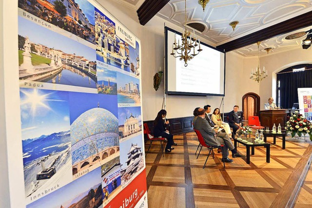 Die Konferenz der Partnerstdte fand  im Historischen Kaufhaus statt.  | Foto: Michael Bamberger