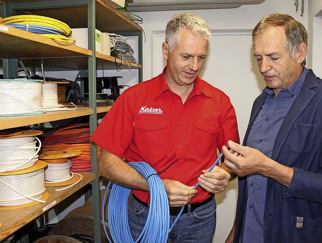 Helmut Mutter (rechts) hat fast 50 Jah...lektroniker geht er in den Ruhestand.   | Foto: C. Liebwein