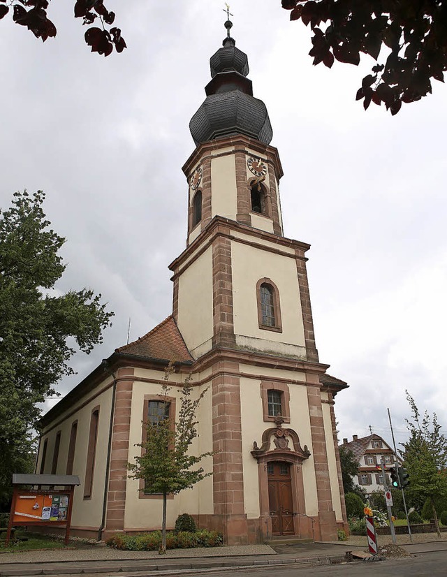 Zuletzt war die evangelische Kirche in...975/76 innen umfassen saniert worden.   | Foto: Christoph Breihtaupt