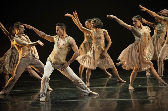 Das Ballet Hispnico mit der Choreografie &#8222;Bury Me Standing&#8220;   | Foto: Paula Lobo