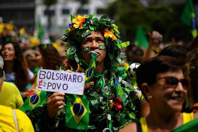 &#8222;Bolsonaro ist das Volk&#8220;, steht auf dem Schild eines Anhngers.   | Foto: AFP