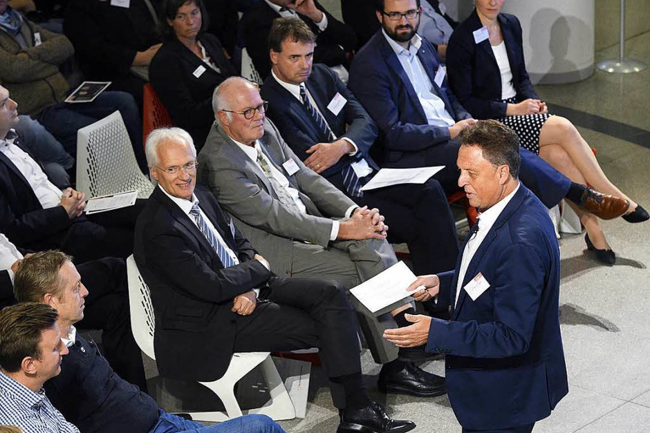 Heimspiel Ausbildung – Mit Talenten aus den eigenen Reihen punkten. Die Agentur für Arbeit Freiburg lud in Zusammenarbeit mit der Badischen Zeitung zum Business-Talk ein. (Foto: Thomas Kunz) Heimspiel Ausbildung – Mit Talenten aus den eigenen Reihen punkten. Die Agentur für Arbeit Freiburg lud in Zusammenarbeit mit der Badischen Zeitung zum Business-Talk ein. (Foto: Thomas Kunz)