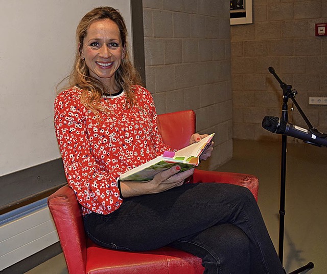 Tamina Kallert in der Stadtbibliothek   | Foto: Raith