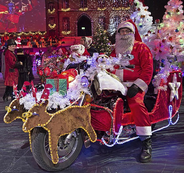 Der Weihnachtsmann auf einer Harley Davidson   | Foto: Patrick Straub