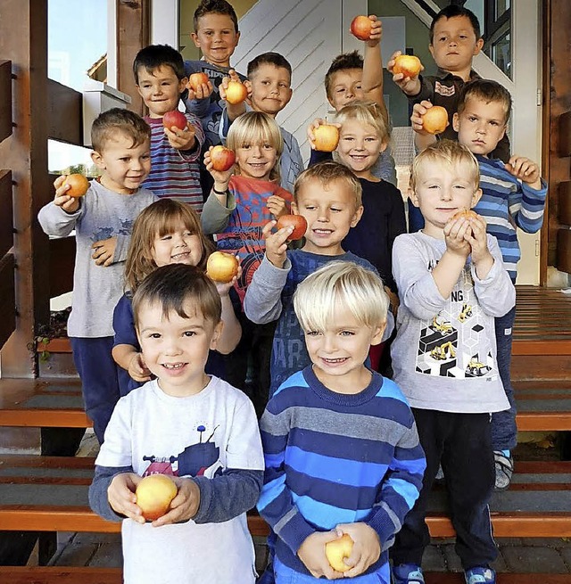 <BZ-FotoAnlauf>Kindergarten Huttingen:...pfel vom Obsthof Brndlin  schmecken.  | Foto: Barbara Schnell