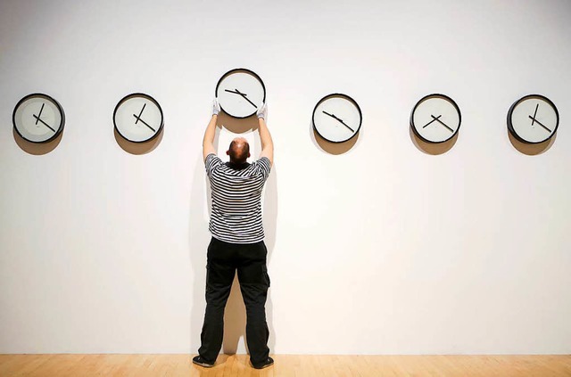In der Nacht zum Sonntag werden um 3 Uhr die Uhren  eine Stunde zurckgestellt.  | Foto: dpa