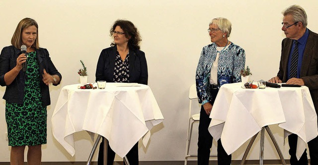 Aus dem Nhkstchen aus 40 Jahre Kurse... Marianne Mayer-Alber und Hans Weide.   | Foto: Reiner Beschorner