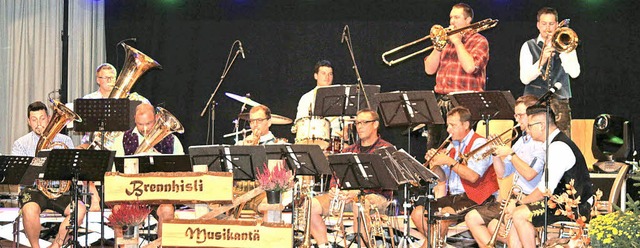 Frhlich und ausgelassen wurde in der ... &#8222;Brennhisli Musikant&#8220;.    | Foto: GERT BRICHTA